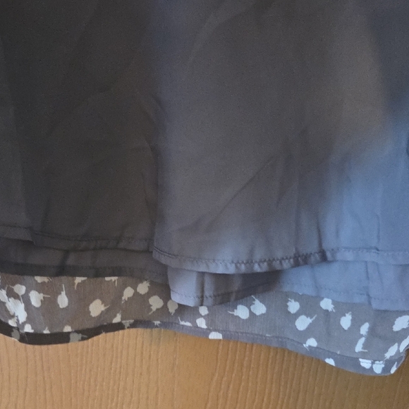 Dokotoo NWT Chic Gray & White Floral Blouse...size Med - Picture 4 of 6